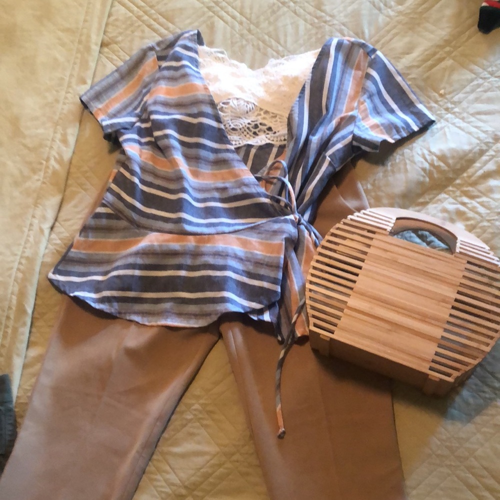 NWT Forever 21 Tan Pant. They are cropped at ankle.  Size Med.  No belt